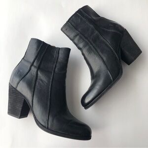 Frye Essa Seam Bootie Black Leather Western Almond Toe Ankle Zip Sz 6.5